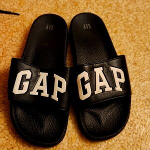 Gap sandles